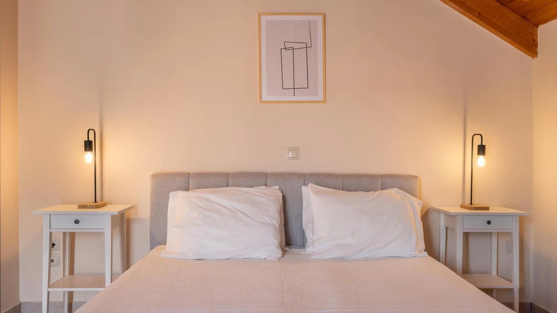 Helianthus Apartments contacts